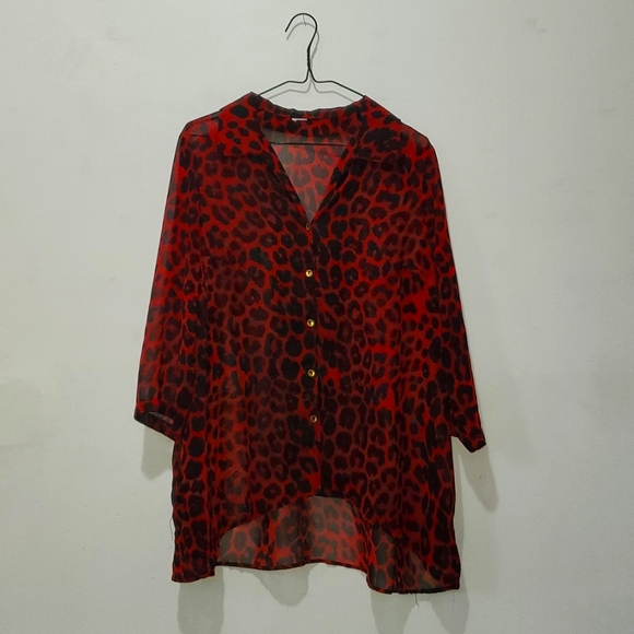 Avon Animal Print Summer 3/4 Sleeve Button-up Blouse Medium - Picture 2 of 9